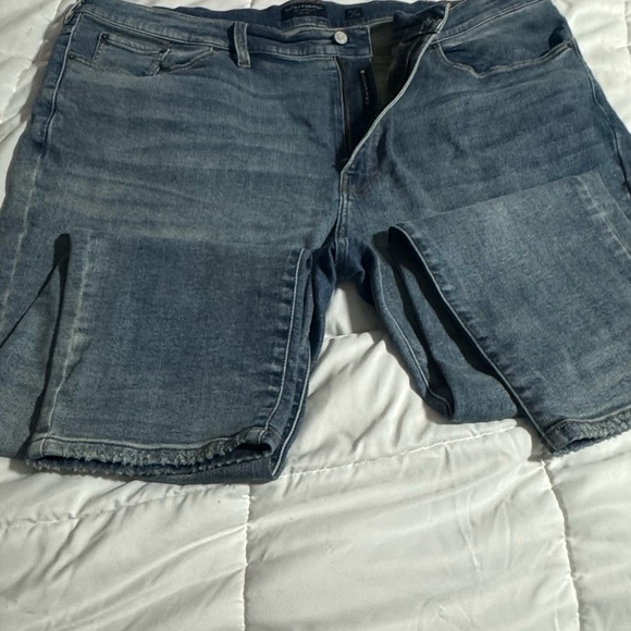 50/30 Lucky Brand Jeans worn 1 time. - Picture 4 of 6